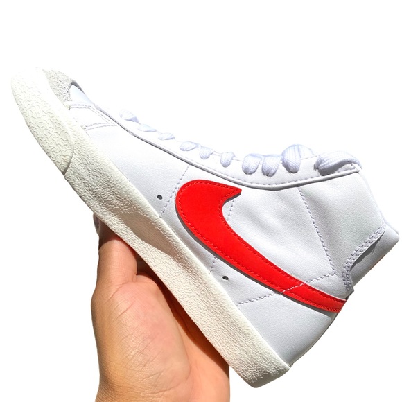 Women's Nike Blazer Mid ‘77 - Picture 2 of 4